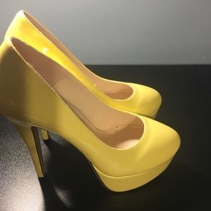 LosLandifen Yellow Patent Pumps